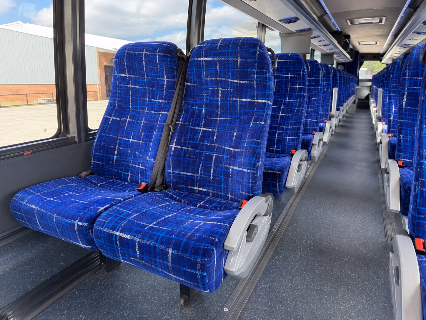 kirkland airport shuttle bus rentals