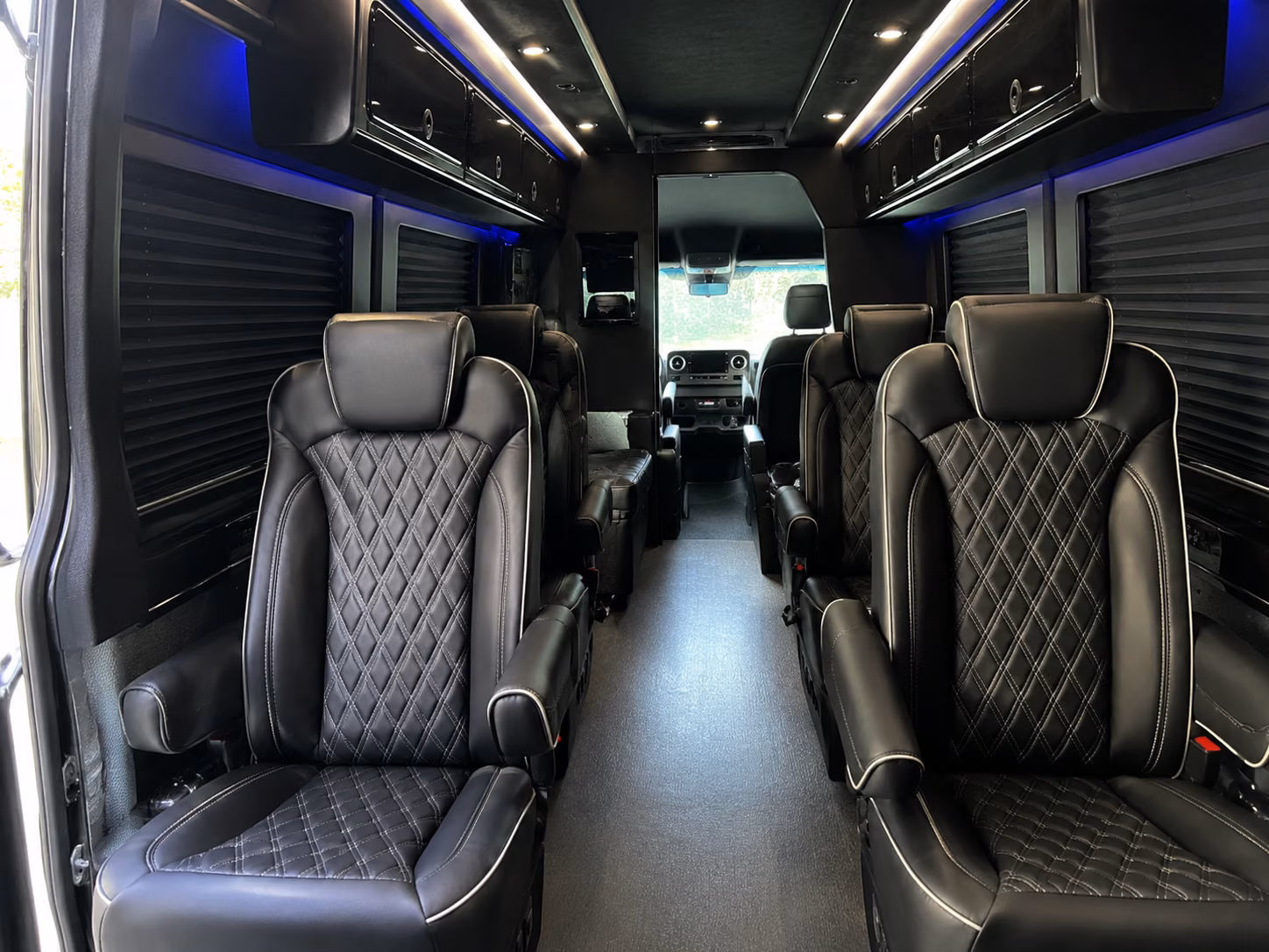 seatac rent a shuttle bus for your seatac employees