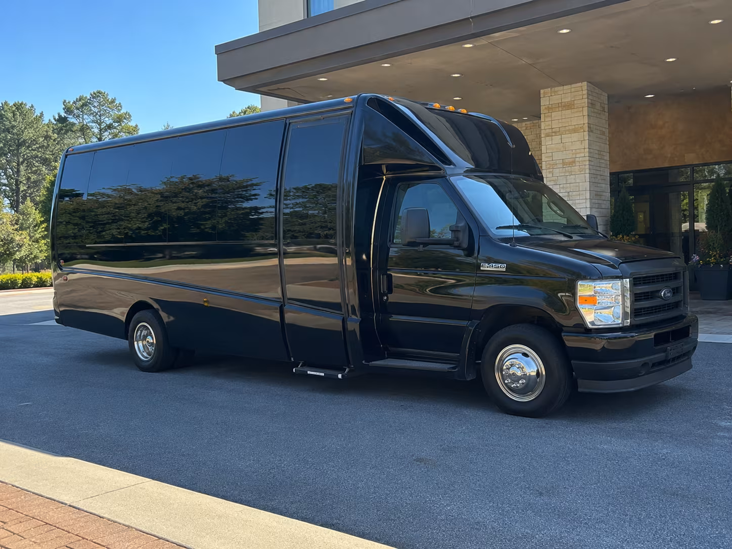 whatever your group size there s a bus for your yakima valley wine day trip